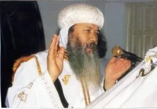 مثلث الرحمات نيافة الأنبا بموا أسقف ورئيس دير مارجرجس بالخطاطبة (1978- 2002).